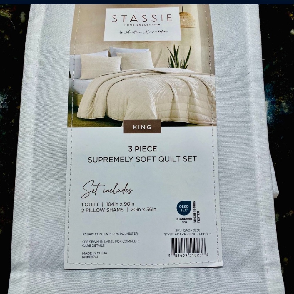 Stassie Bedding Collection King sz Comforter